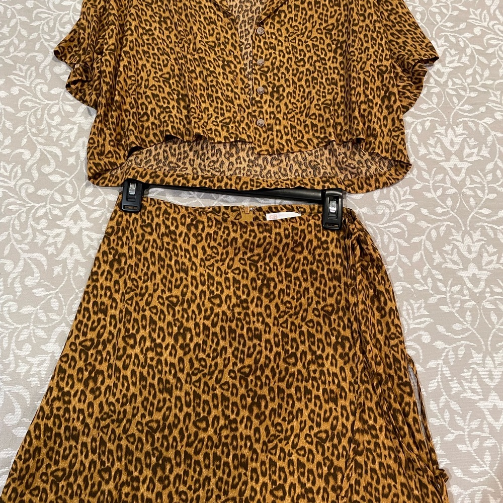 Two piece matching leopard set